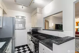 408 Bellevue Ave E, Seattle, WA 98102 - Photo 17