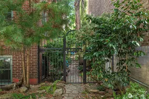 408 Bellevue Ave E, Seattle, WA 98102 - Photo 31