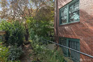 408 Bellevue Ave E, Seattle, WA 98102 - Photo 29