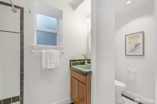 806 W Fulton St, Seattle, WA 98119 - Photo 33