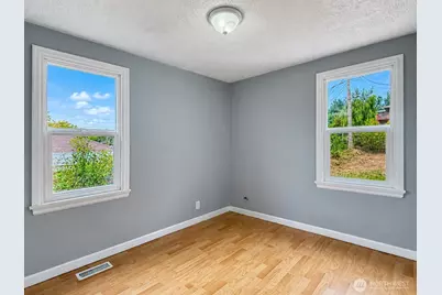 574 Bronson Way NE, Renton, WA 98056 - Photo 23