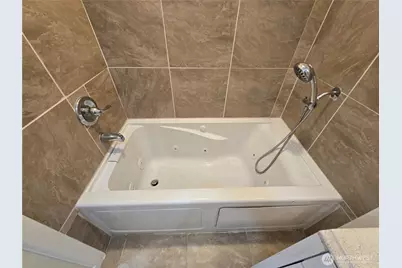 5802 Roosevelt Way NE, Seattle, WA 98105 - Photo 15