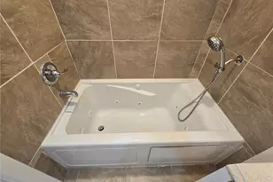 5802 Roosevelt Way NE, Seattle, WA 98105 - Photo 15