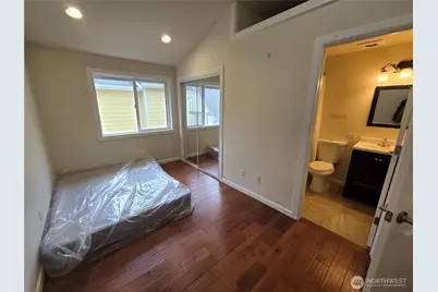 5802 Roosevelt Way NE, Seattle, WA 98105 - Photo 9