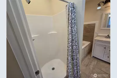 5802 Roosevelt Way NE, Seattle, WA 98105 - Photo 13