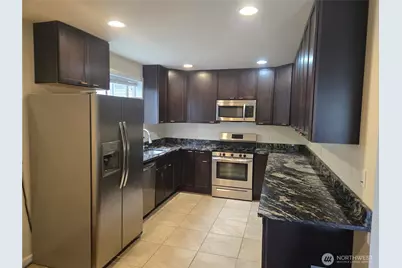 5802 Roosevelt Way NE, Seattle, WA 98105 - Photo 3
