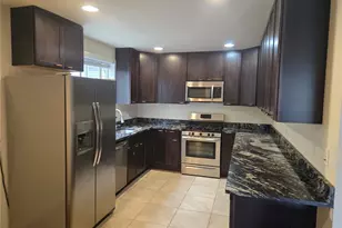 5802 Roosevelt Way NE, Seattle, WA 98105 - Photo 3