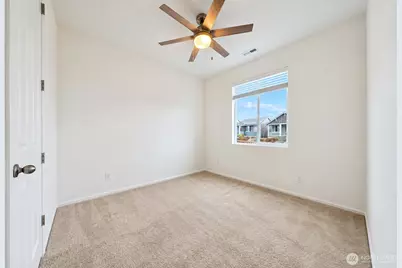 13404 Edmunds Parkway E, Bonney Lake, WA 98391 - Photo 15