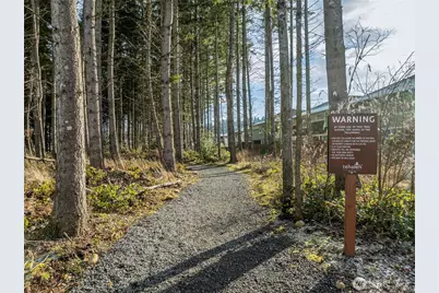13404 Edmunds Parkway E, Bonney Lake, WA 98391 - Photo 23