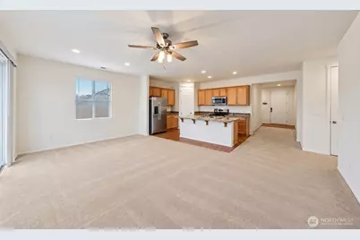 13404 Edmunds Parkway E, Bonney Lake, WA 98391 - Photo 5