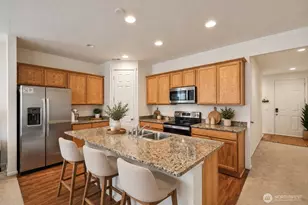 13404 Edmunds Pkwy E, Bonney Lake, WA 98391 - Photo 3