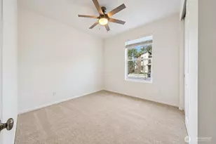 13404 Edmunds Pkwy E, Bonney Lake, WA 98391 - Photo 17