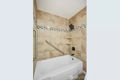 4702 Waller Road E, Tacoma, WA 98443 - Photo 17