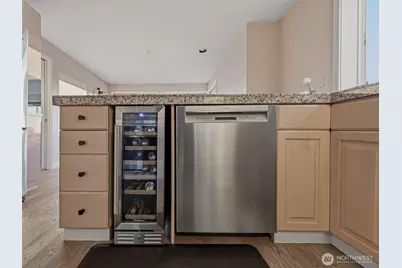 601 W Mercer Place #301, Seattle, WA 98119 - Photo 17