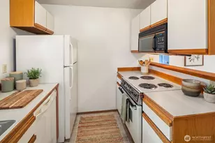 10838 E Riverside Dr, Bothell, WA 98011 - Photo 17