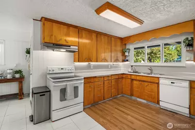 11902 21st Avenue SW, Burien, WA 98146 - Photo 19