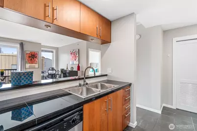 2721 1st Avenue #809, Seattle, WA 98121 - Photo 5