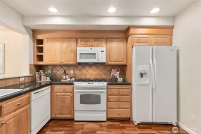 4535 Providence Point Place SE #102, Issaquah, WA 98029 - Photo 5