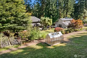 13605 NE 48th Pl, Bellevue, WA 98005 - Photo 35