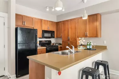 1880 25th Avenue NE #312, Issaquah, WA 98029 - Photo 3