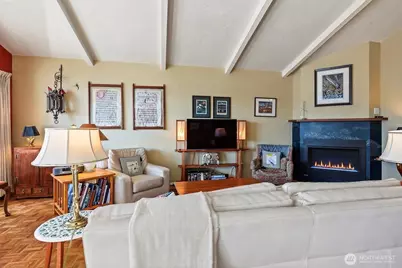 610 Wheeler Street #404, Seattle, WA 98109 - Photo 3