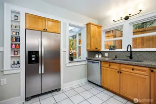 1011 NE 103rd St, Seattle, WA 98125 - Photo 11