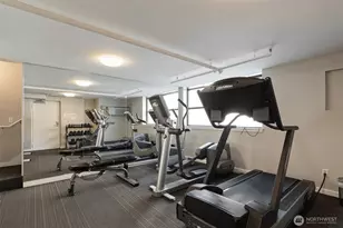 425 Vine St, Seattle, WA 98121 - Photo 15