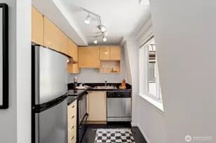 425 Vine St, Seattle, WA 98121 - Photo 11