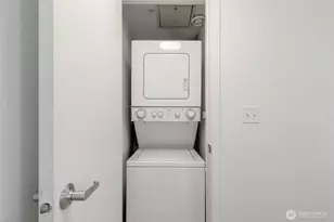 425 Vine St, Seattle, WA 98121 - Photo 9