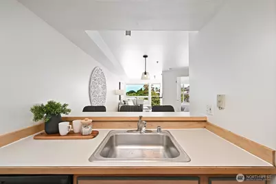 530 Melrose Avenue E #605, Seattle, WA 98102 - Photo 9