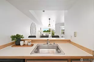 530 Melrose Ave E, Seattle, WA 98102 - Photo 9