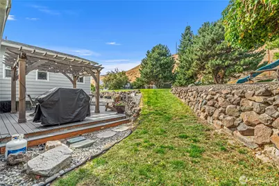 1920 Emerald Place, Wenatchee, WA 98801 - Photo 37