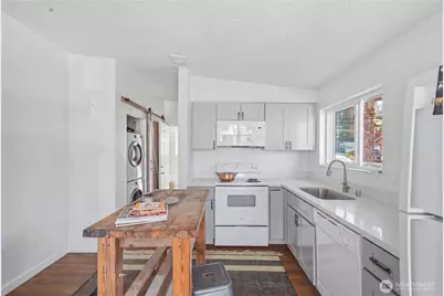 1 Dravus Street, Seattle, WA 98109 - Photo 9