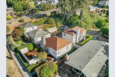 5911 SW Admiral Way, Seattle, WA 98116 - Photo 3