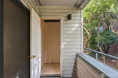 211 Summit Avenue E #108, Seattle, WA 98102 - Photo 23