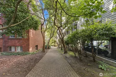 211 Summit Avenue E #108, Seattle, WA 98102 - Photo 27