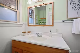 7710 Bagley Ave N, Seattle, WA 98103 - Photo 17