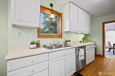 7710 Bagley Avenue N, Seattle, WA 98103 - Photo 11
