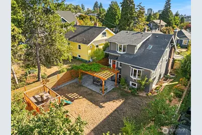 3915 Sunnyside Avenue N, Seattle, WA 98103 - Photo 31