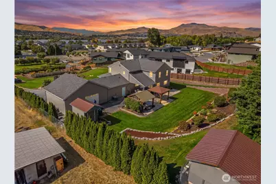 2403 NW Columbia Avenue, East Wenatchee, WA 98802 - Photo 3