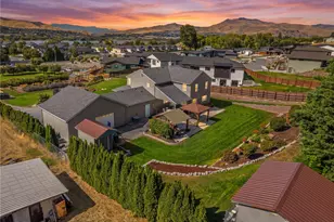 2403 NW Columbia Ave, East Wenatchee, WA 98802 - Photo 3