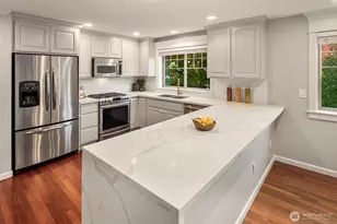 2112 Warren Ave N, Seattle, WA 98109 - Photo 15