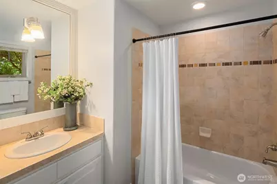 2112 Warren Avenue N #B, Seattle, WA 98109 - Photo 25