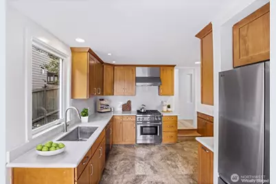 5049 Pullman Avenue NE, Seattle, WA 98105 - Photo 7