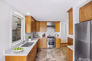 5049 Pullman Ave NE, Seattle, WA 98105 - Photo 7