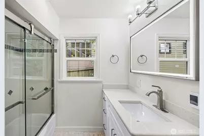 5049 Pullman Avenue NE, Seattle, WA 98105 - Photo 13