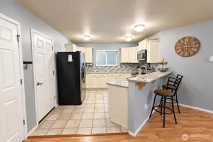 996 G St SW, Tumwater, WA 98512 - Photo 3