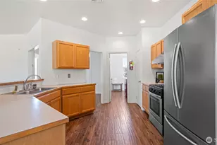 715 SE Heron Dr, College Place, WA 99324 - Photo 11