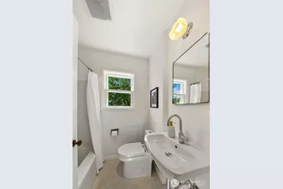 1015 N 40th Street, Seattle, WA 98103 - Photo 9