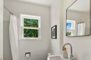 1015 N 40th St, Seattle, WA 98103 - Photo 9